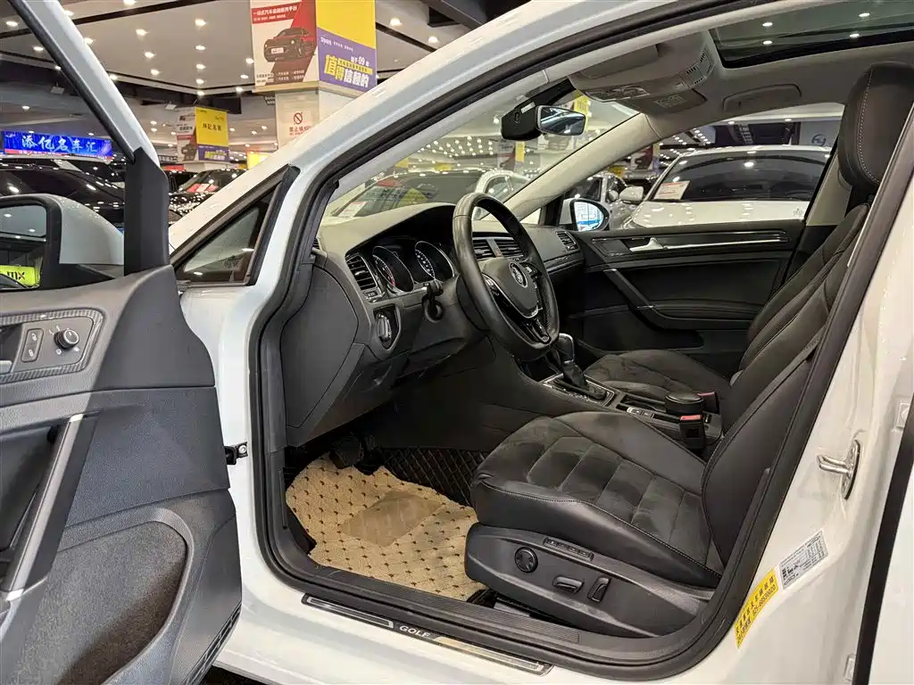 Volkswagen Golf 2018 230TSI Automatic Luxury фото 4
