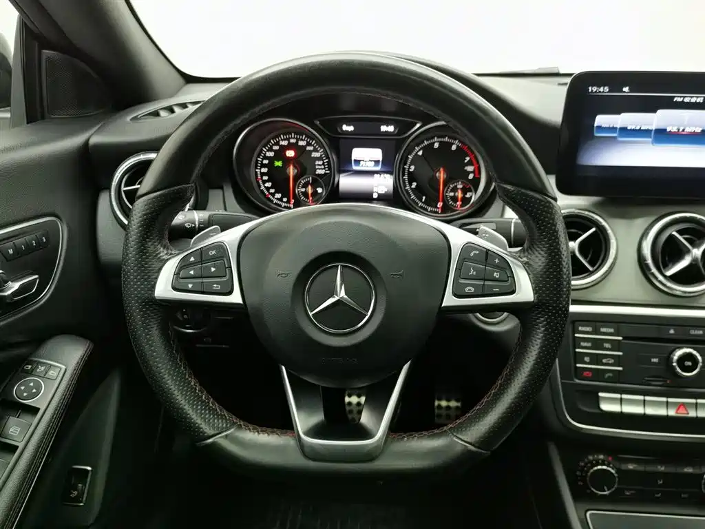 Mercedes-Benz CLA (Import) 2017 CLA 220 4MATIC фото 11