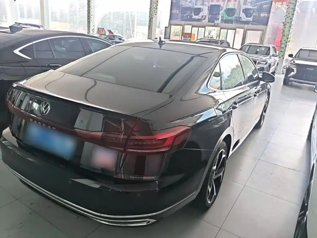 Фото 7 - Volkswagen Passat