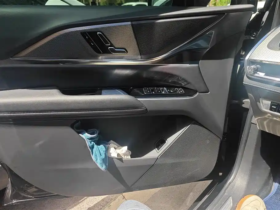 Cadillac XT5 2025 2.0T Luxury фото 7