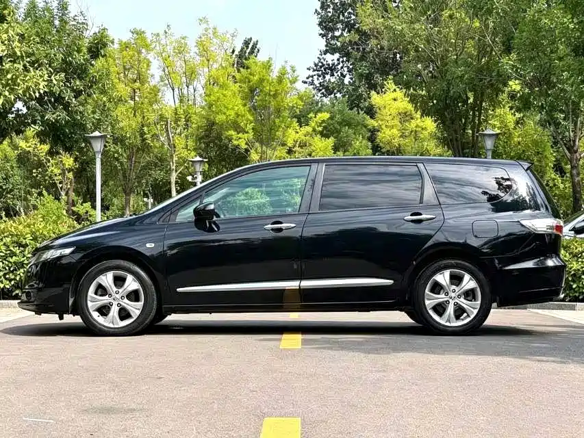 Фото 2 - Honda Odyssey