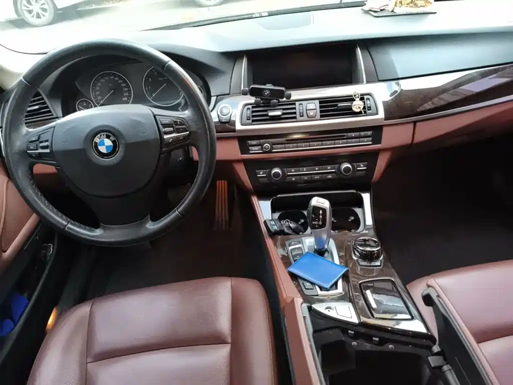 BMW 5 Series 2014 525Li Leading фото 13
