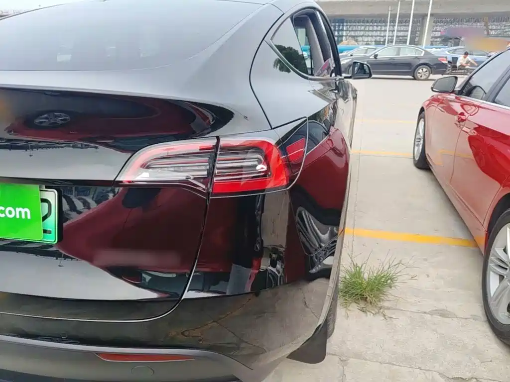 Photo 8 - Tesla Model Y