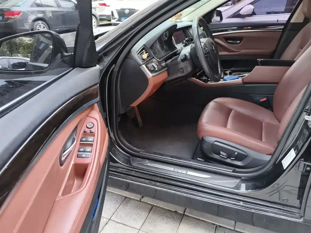 BMW 5 Series 2014 525Li Leading фото 14