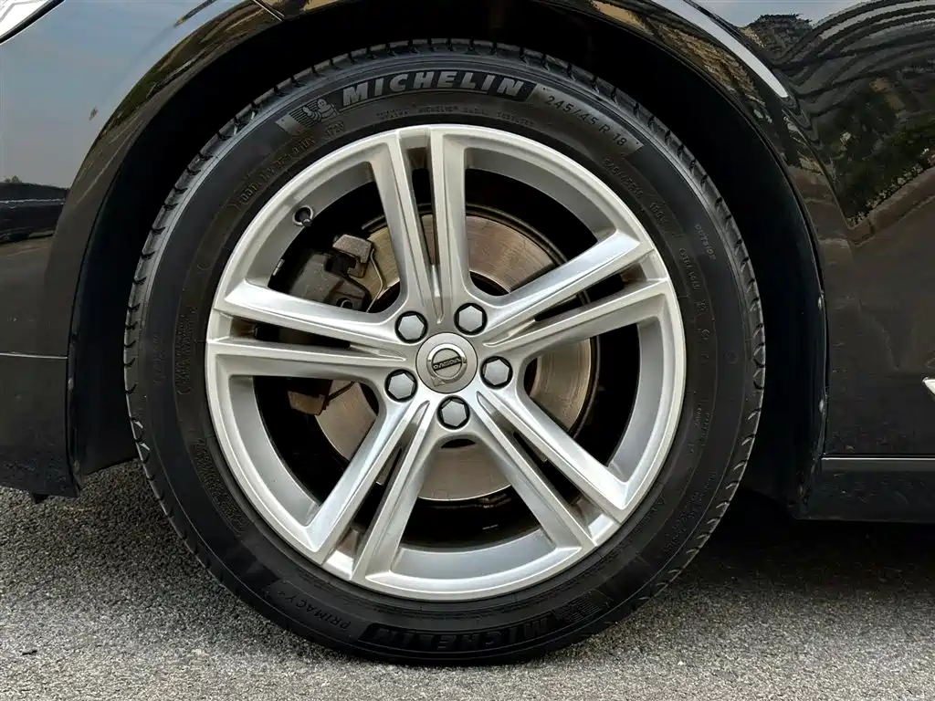 Фото 32 - Volvo S90