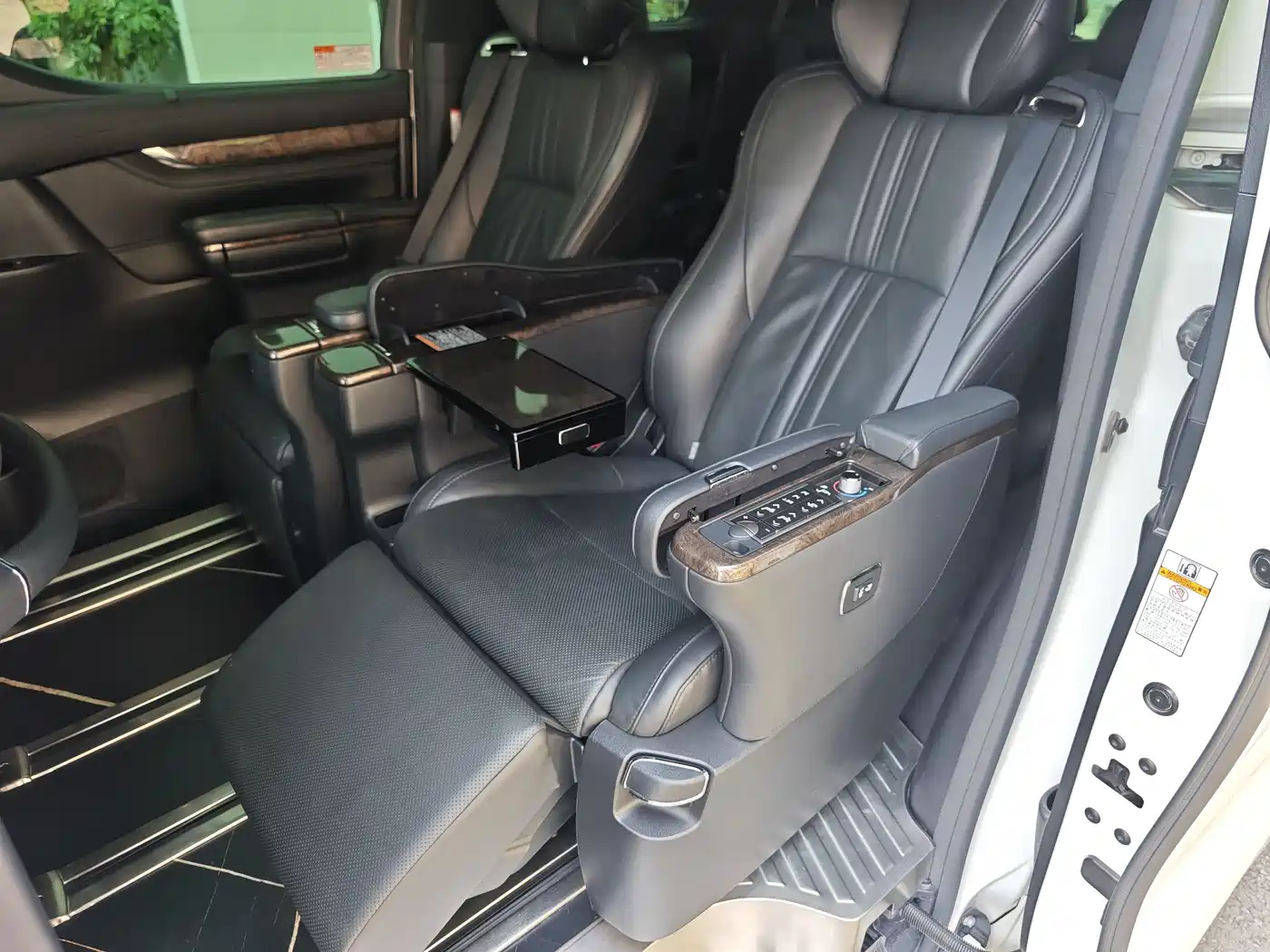 Toyota Alphard 2020 Hybrid 2.5L Premium Edition фото 34