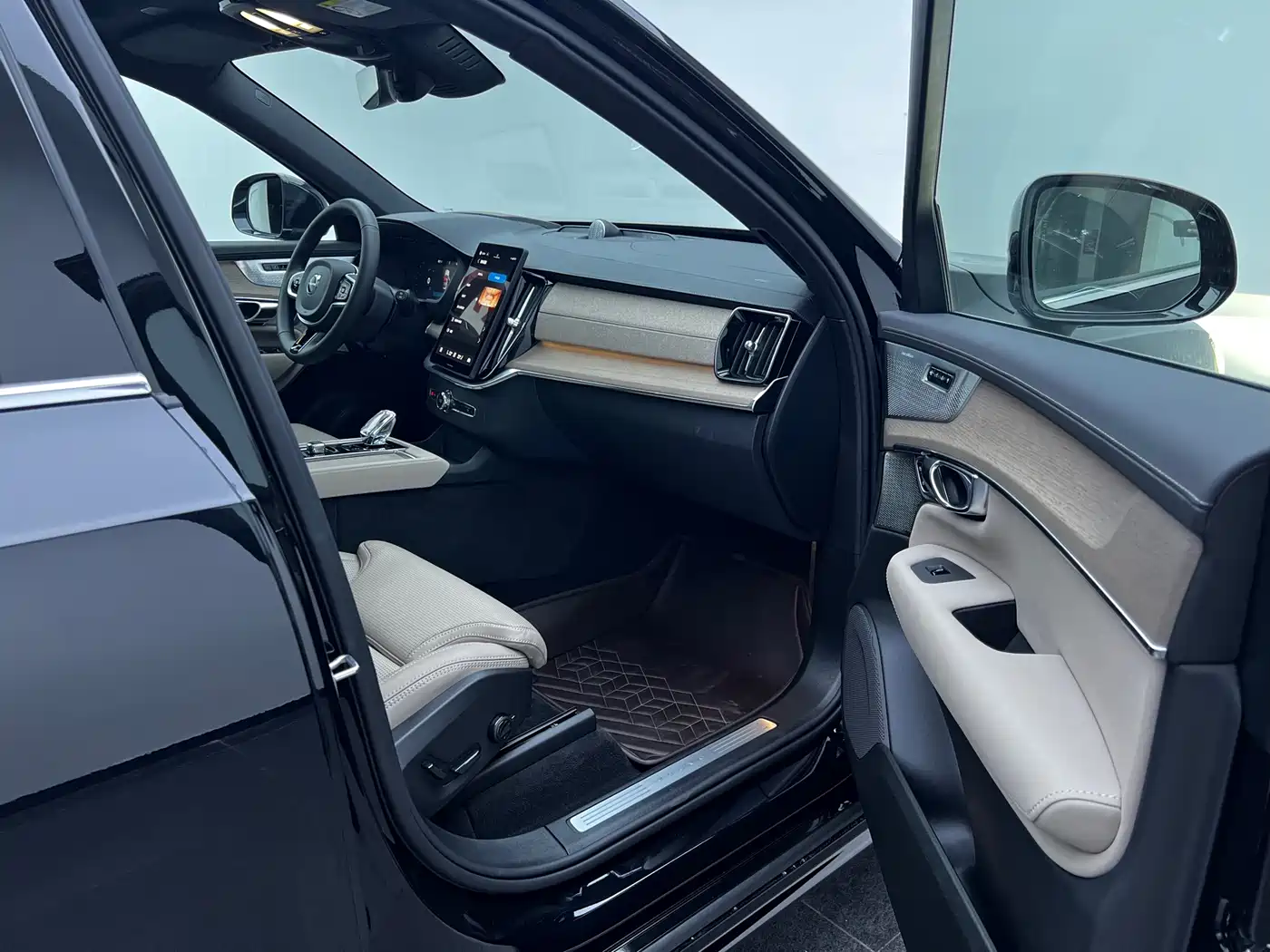 Volvo XC90 Plug-in Hybrid 2025 2025 Facelift T8 Smart Premium Luxury 7-seater