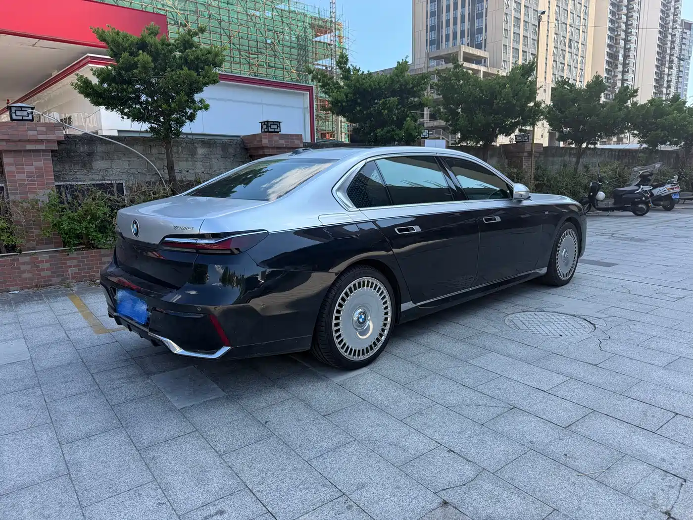 BMW 7 Series 2023 Facelift 740Li Exclusive M Sport Package фото 10