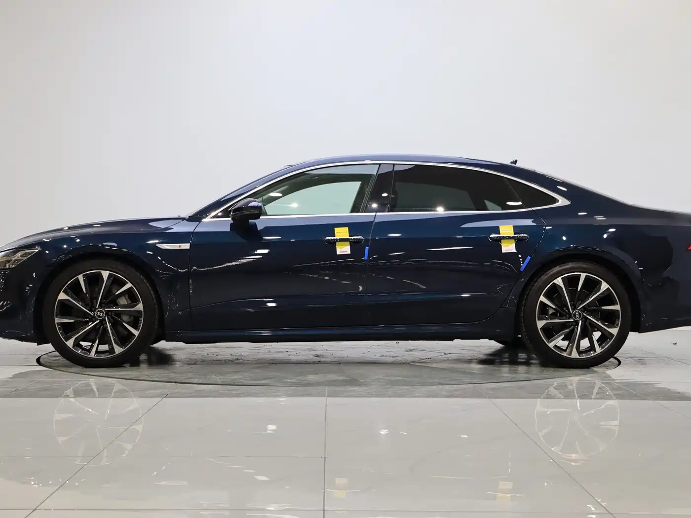 Audi A7L 2022 55 TFSI quattro S-line Zhiyuan Crystal Package фото 4