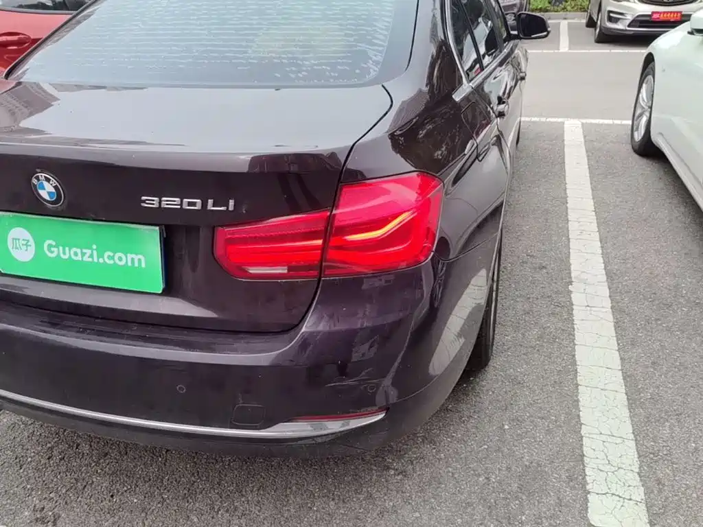 Photo 8 - BMW 3 Series