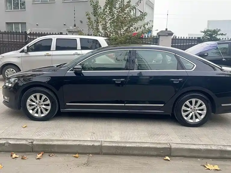 Volkswagen Passat 2014 1.8TSI Automatic Honor Edition фото 4