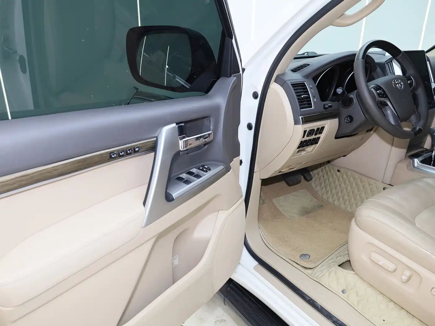 Toyota Land Cruiser 2013 2012 4.6L Automatic VX-R