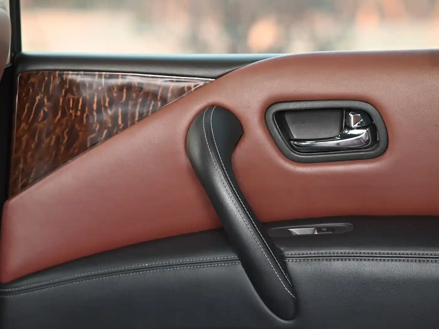 Nissan Patrol 2018 4.0L Leadership фото 12