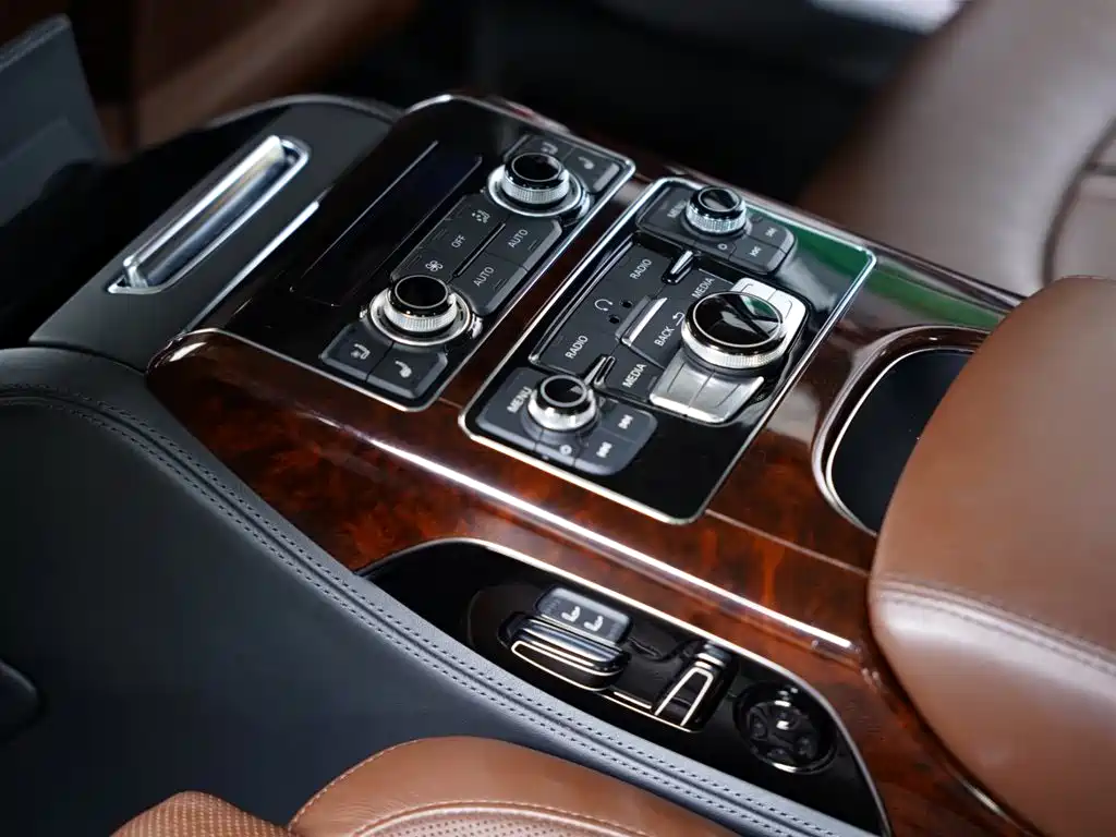 Audi A8 2013 A8L 6.3 FSI W12 quattro Flagship фото 39