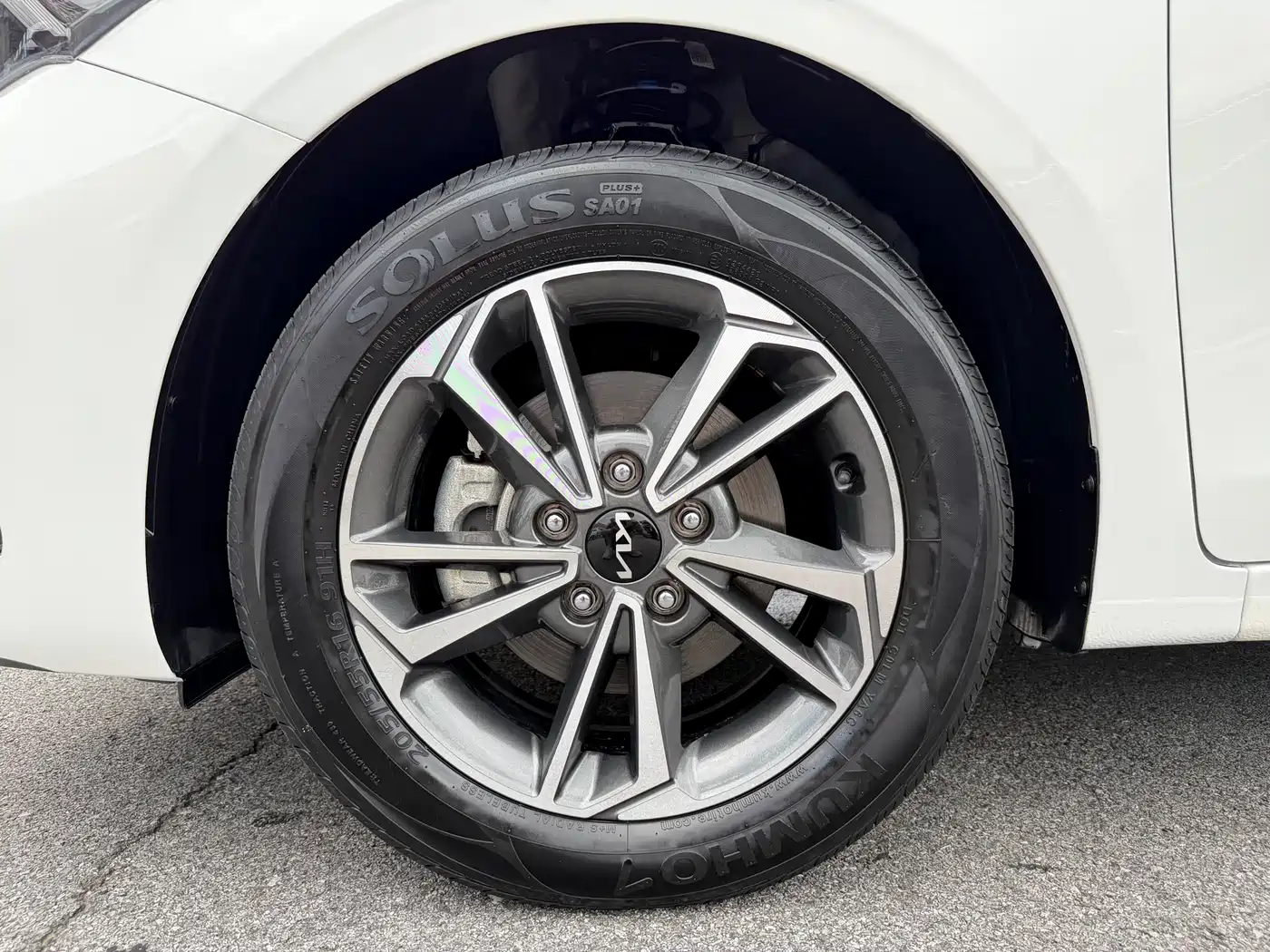 Kia K3 2023 Model 1.5L CVT Luxury Edition фото 24