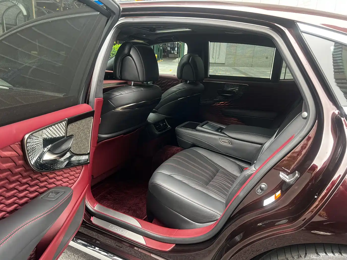 Lexus LS 2021 500h Executive Edition фото 10
