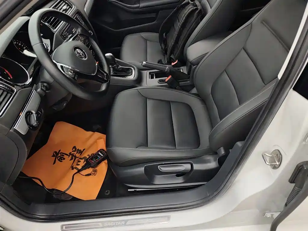 Volkswagen Sagitar 2018 1.6L Automatic Comfort фото 15