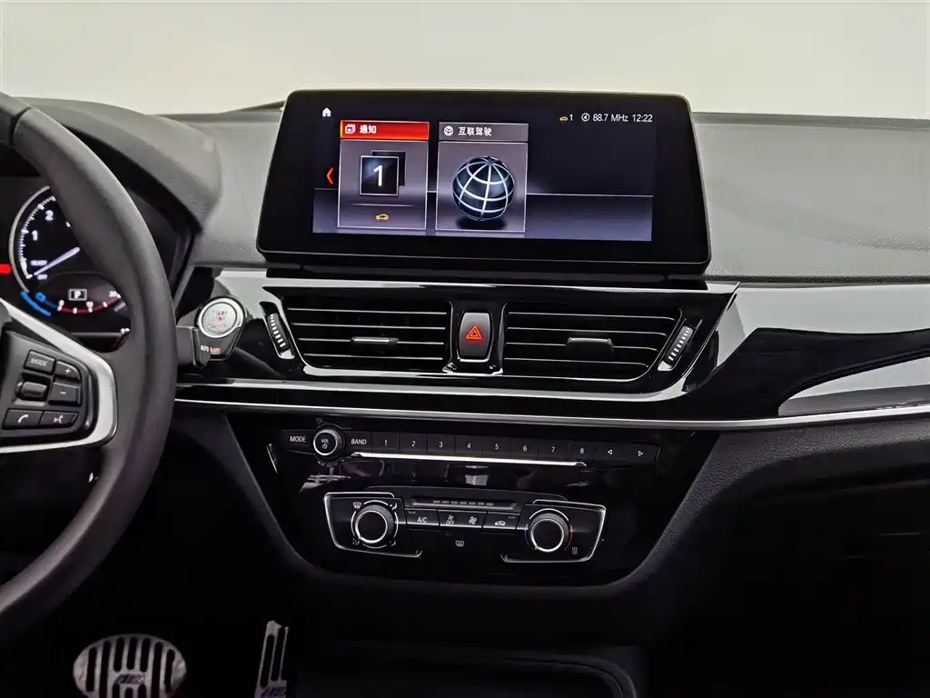 BMW 1 Series 2022 120i M Sport фото 12