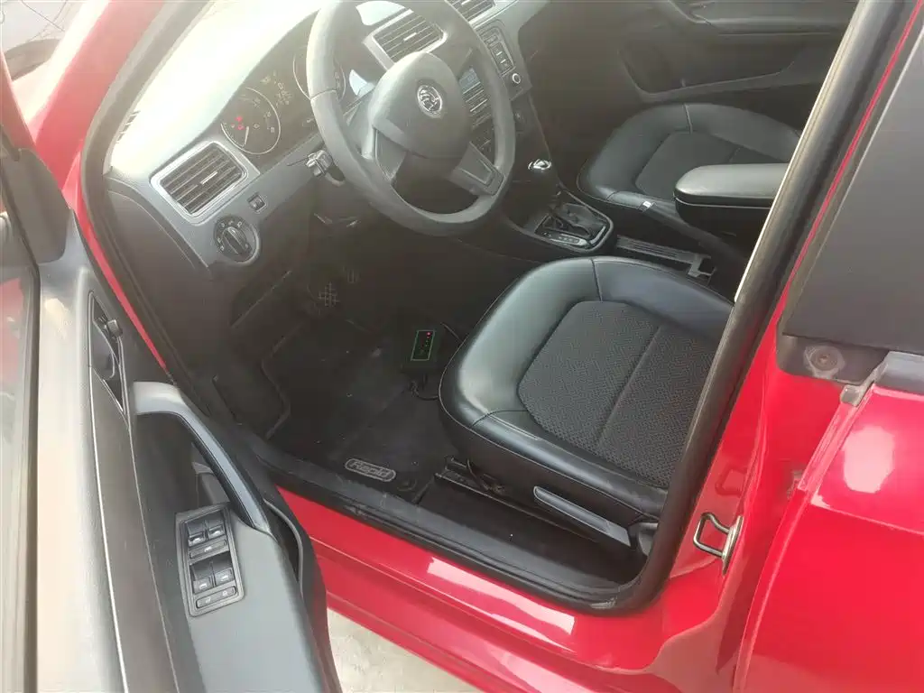 Škoda Skoda Rapid Spaceback 2014 1.6L Automatic Joy Edition фото 16