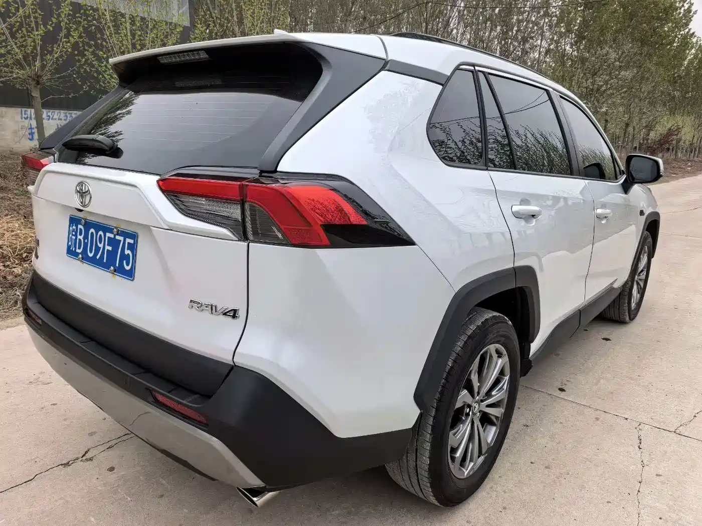 Toyota RAV4 Rongfang 2023 2.0L CVT 2WD 20th Anniversary Platinum Edition фото 4