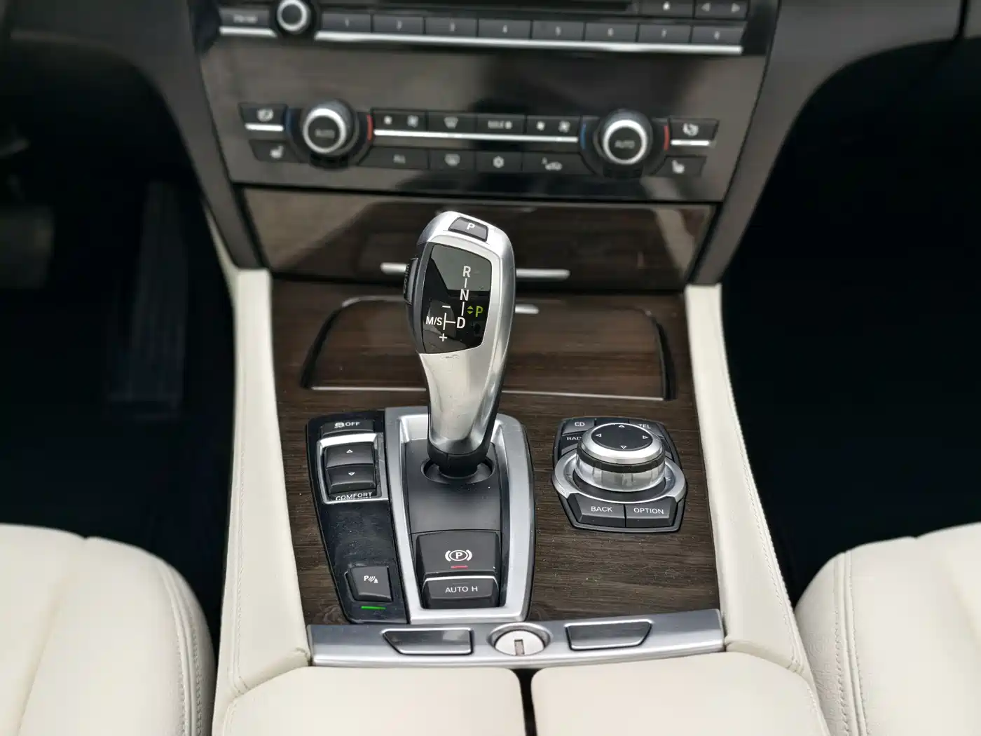 BMW 7 Series 2011 740Li Steinway Limited Edition фото 24