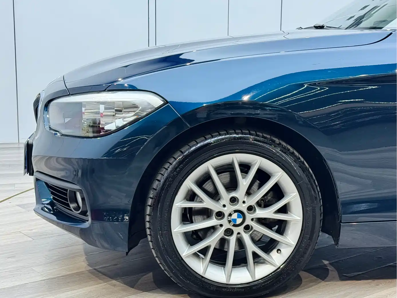BMW 1 Series (Import) 2015 120i Leading фото 27