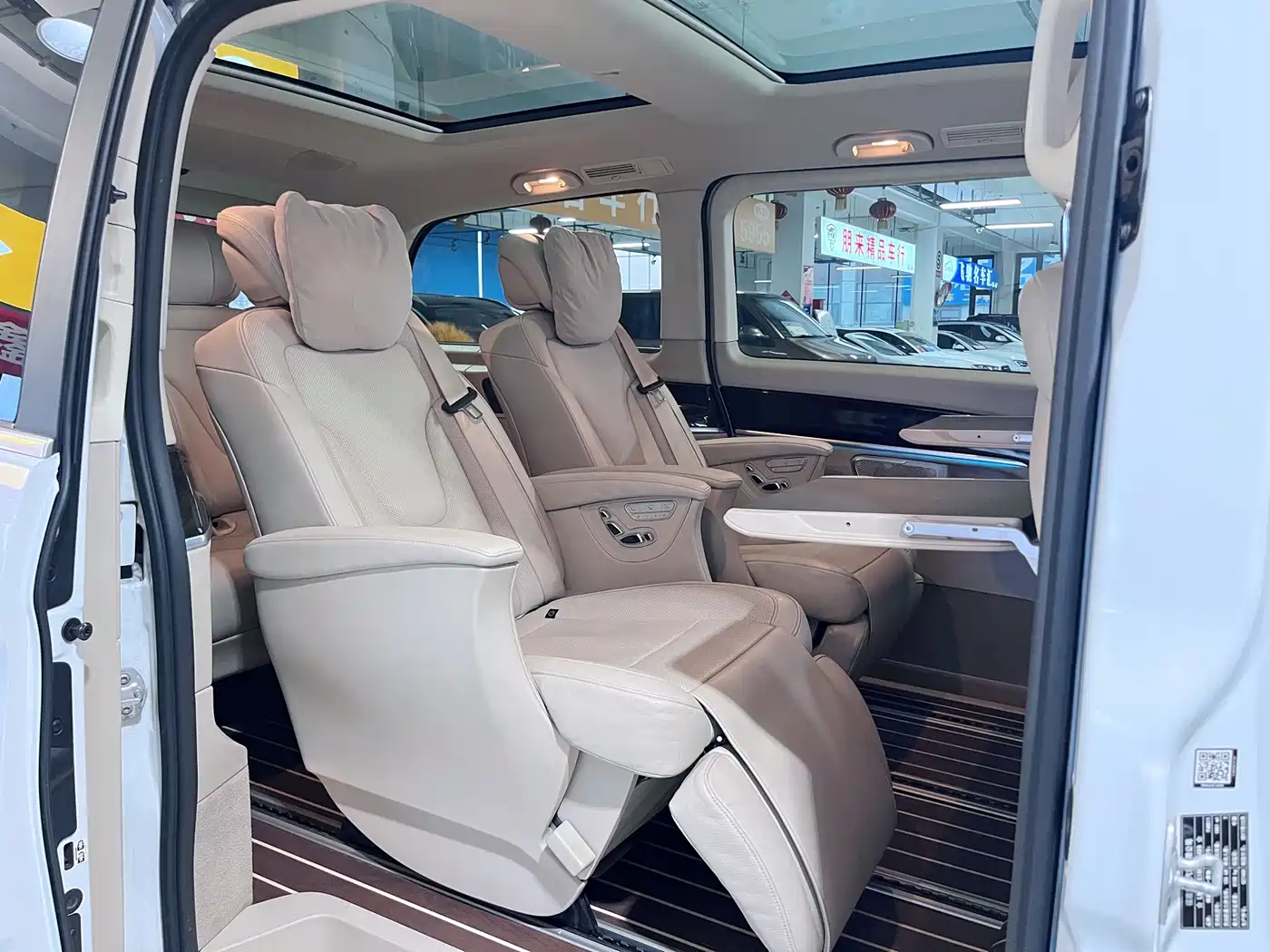 Mercedes-Benz V-Class 2017 Model V 260 Premium Edition фото 6