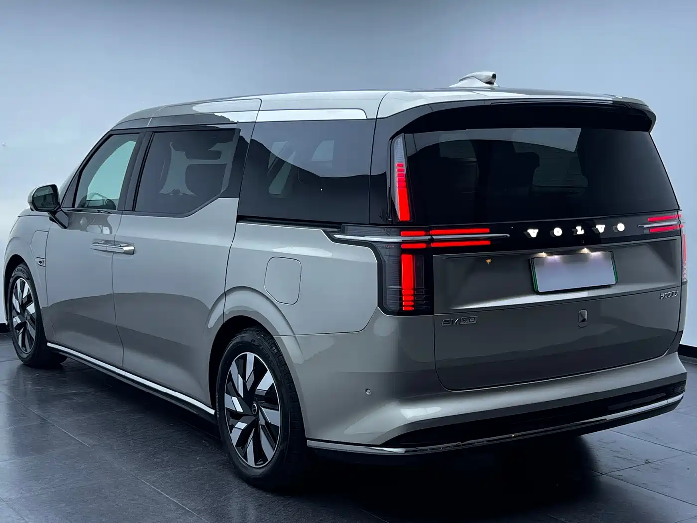 Volvo EM90 2024 2025 Ultra Six-Seater