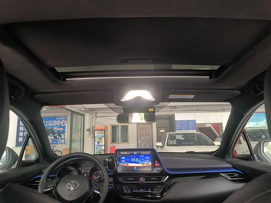 Toyota C-HR 2020 Model 2.0L Leading фото 14