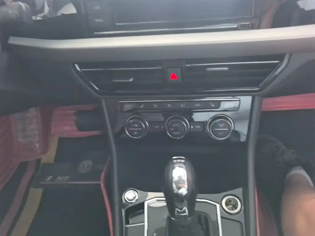 Volkswagen Lavida 2019 280TSI DSG Luxury Edition China VI фото 13