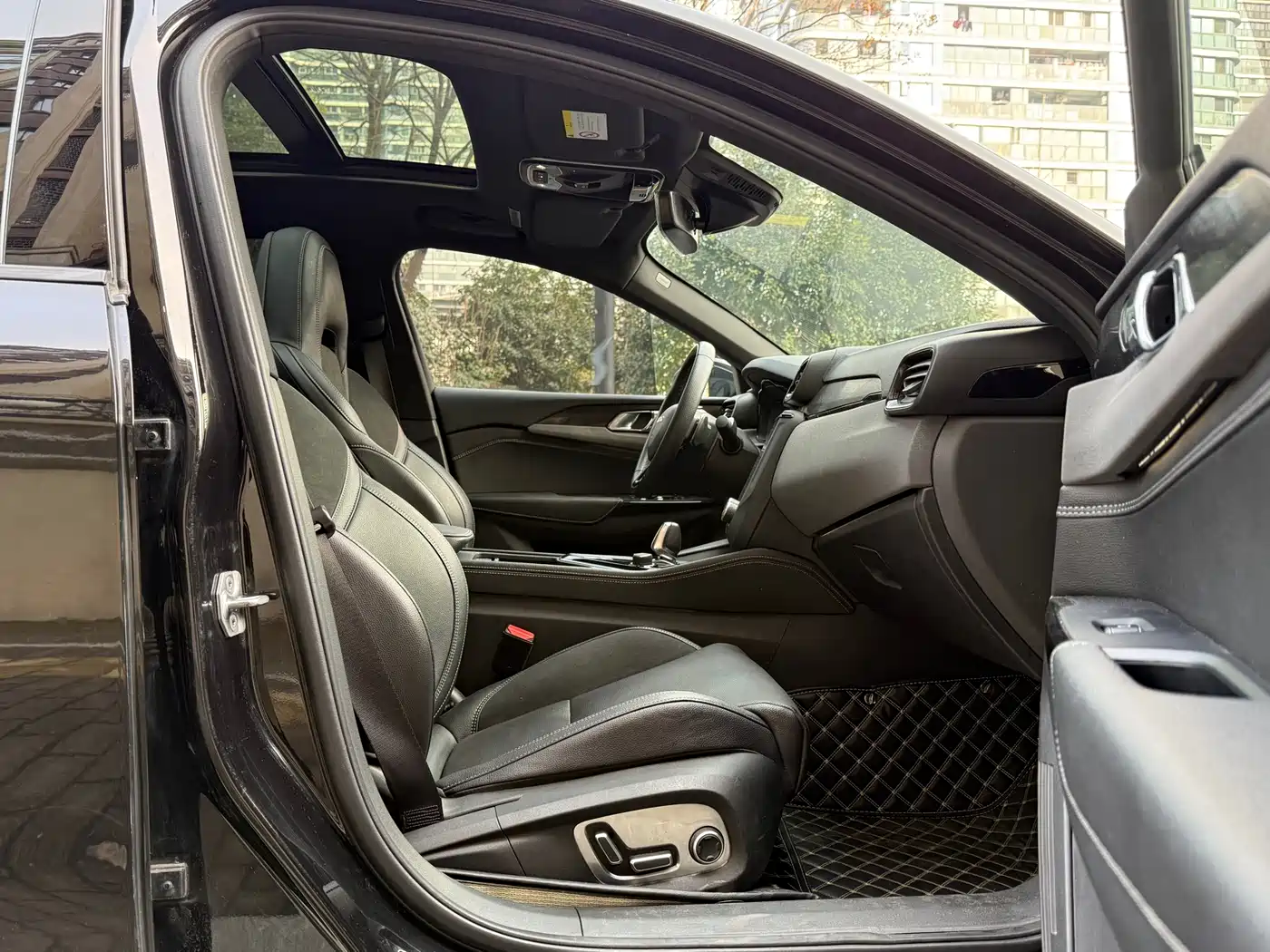 Lynk & Co 03 2021 2.0TD Auto Jin Champion Edition фото 8