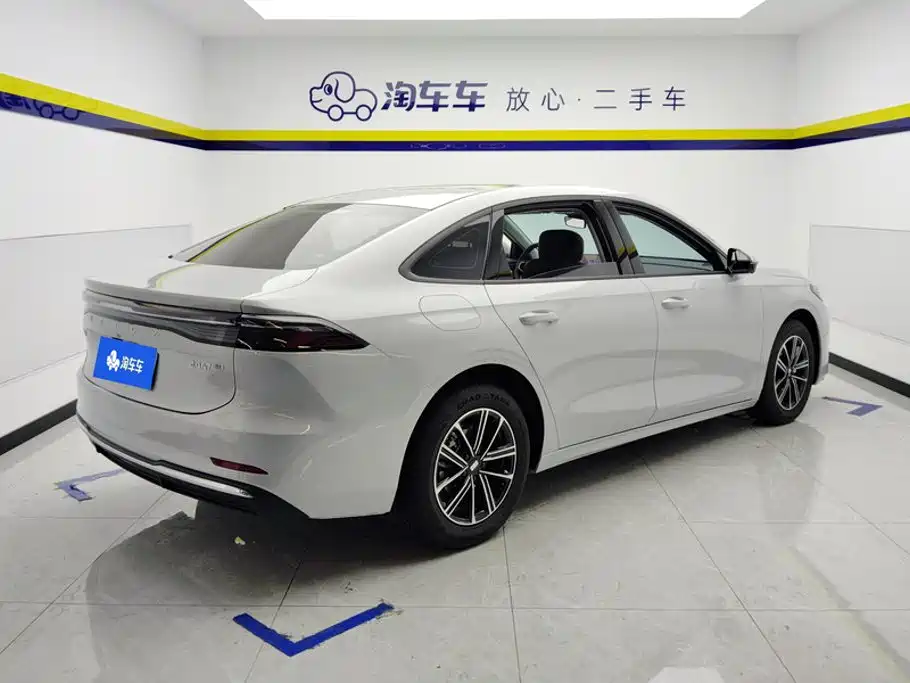 Geely Galaxy Galaxy A7 2025 2025 EM-i 70km Luxury Edition