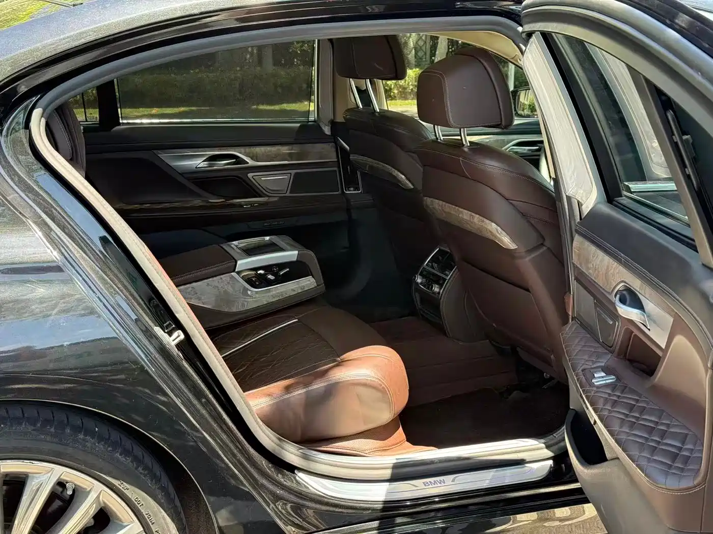 BMW 7 Series 2021 Model 740Li Leading Luxury Package фото 6