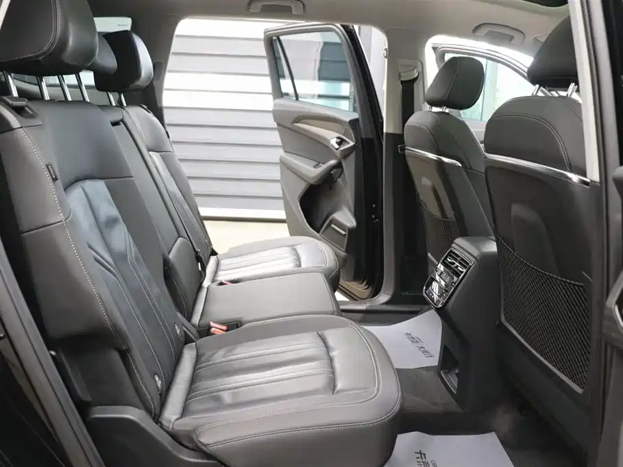 Audi Q6 2024 40 TFSI quattro Cloud View Yulin Package 7-seater фото 26