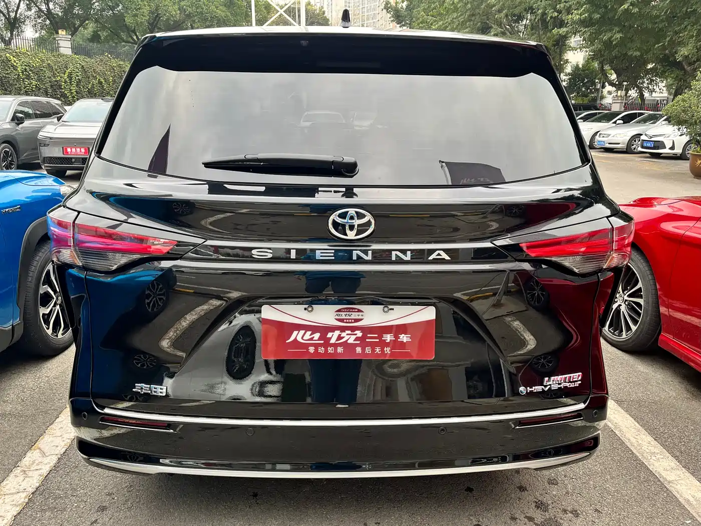 Toyota Sienna 2024 2.5L Hybrid 4WD Premium Edition фото 15