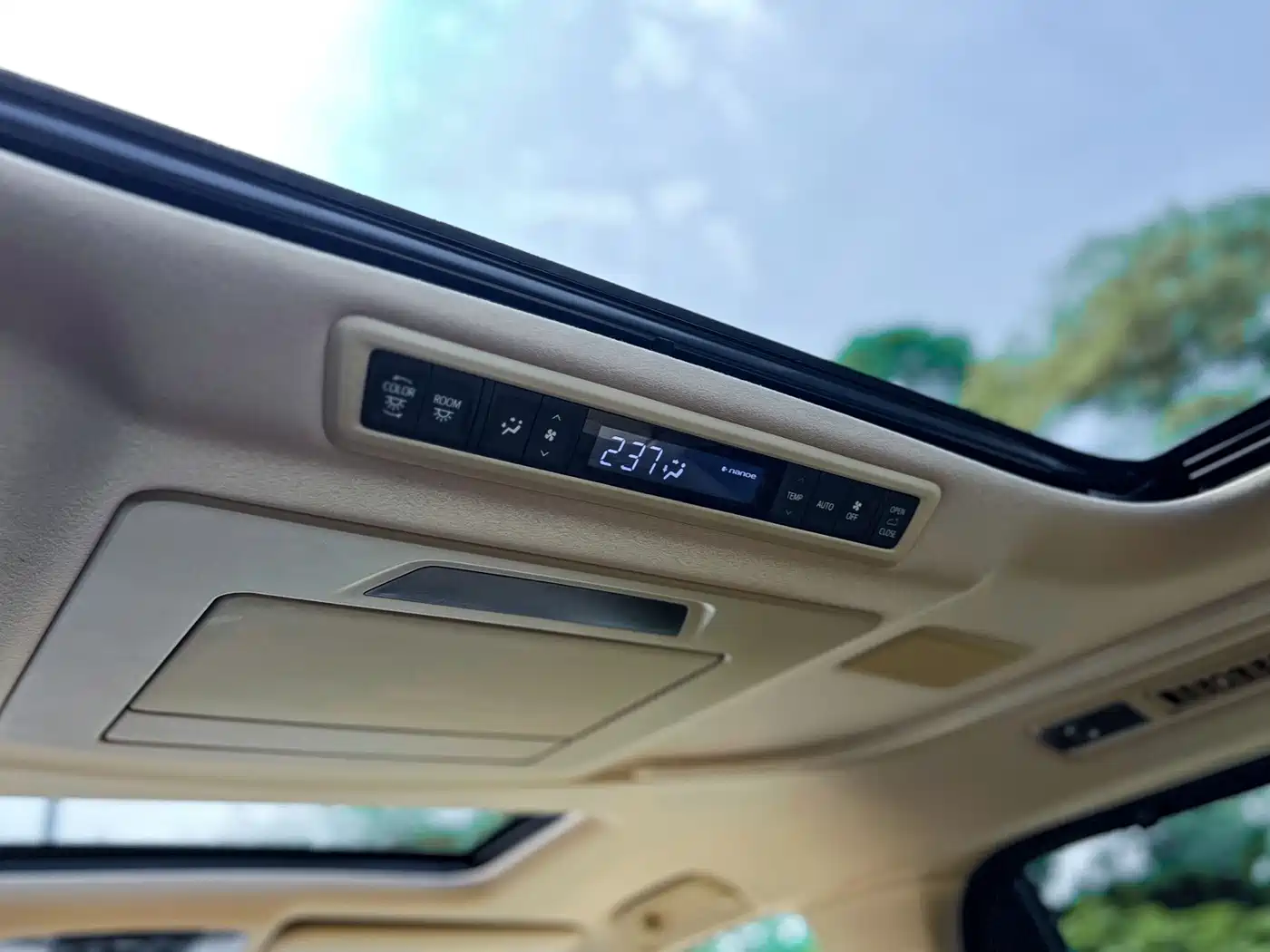 Toyota Alphard 2021 Hybrid 2.5L Luxury фото 15