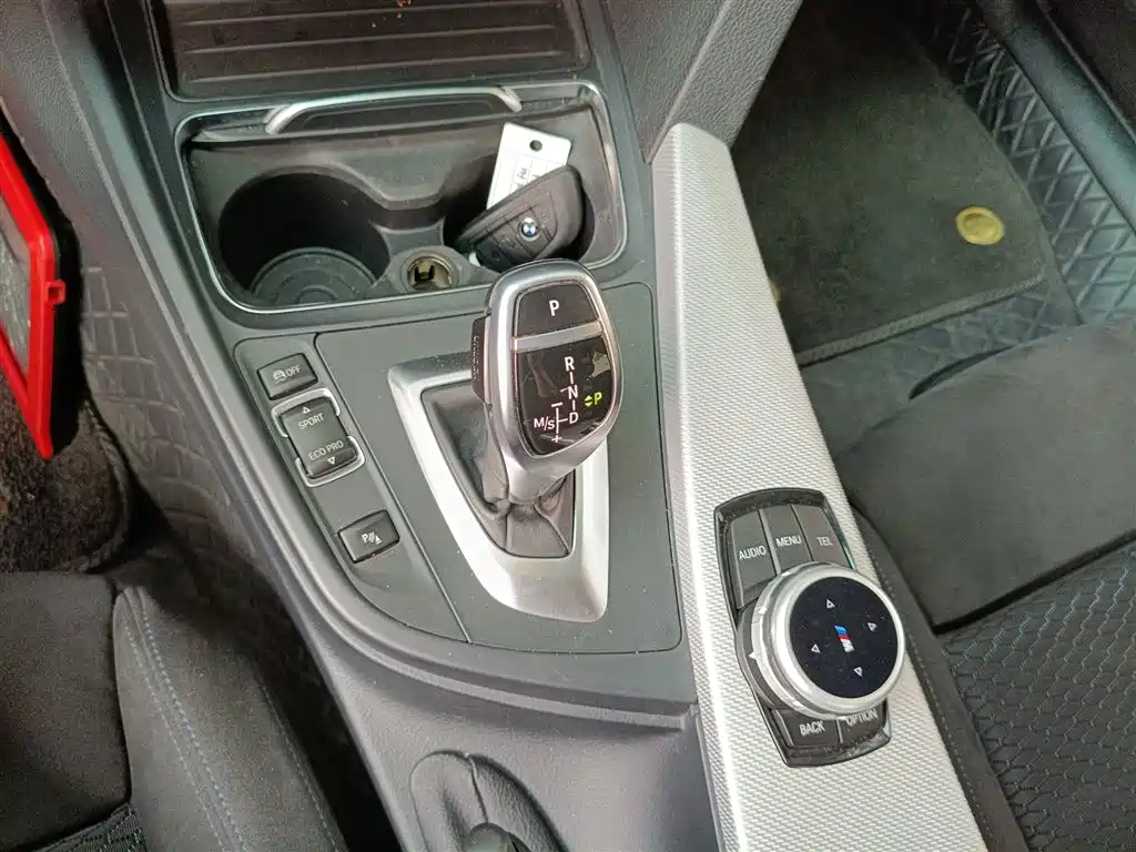 BMW 3 Series 2017 320i M Sport фото 14