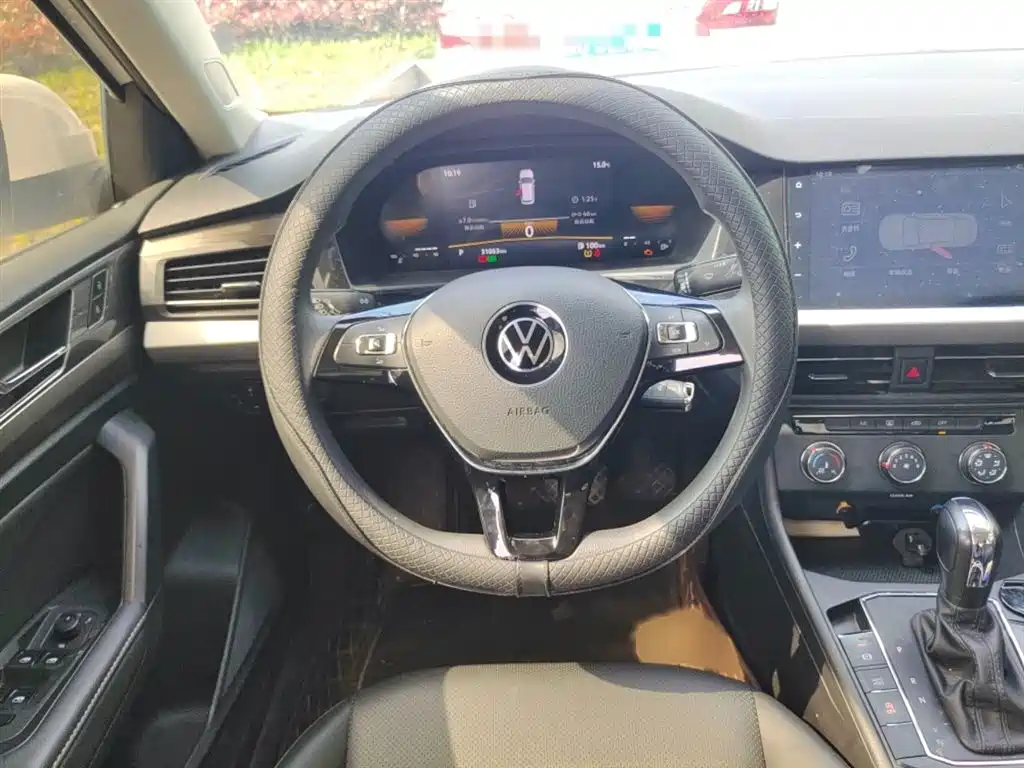 Volkswagen Lavida 2022 1.5L Auto Comfort Edition фото 3