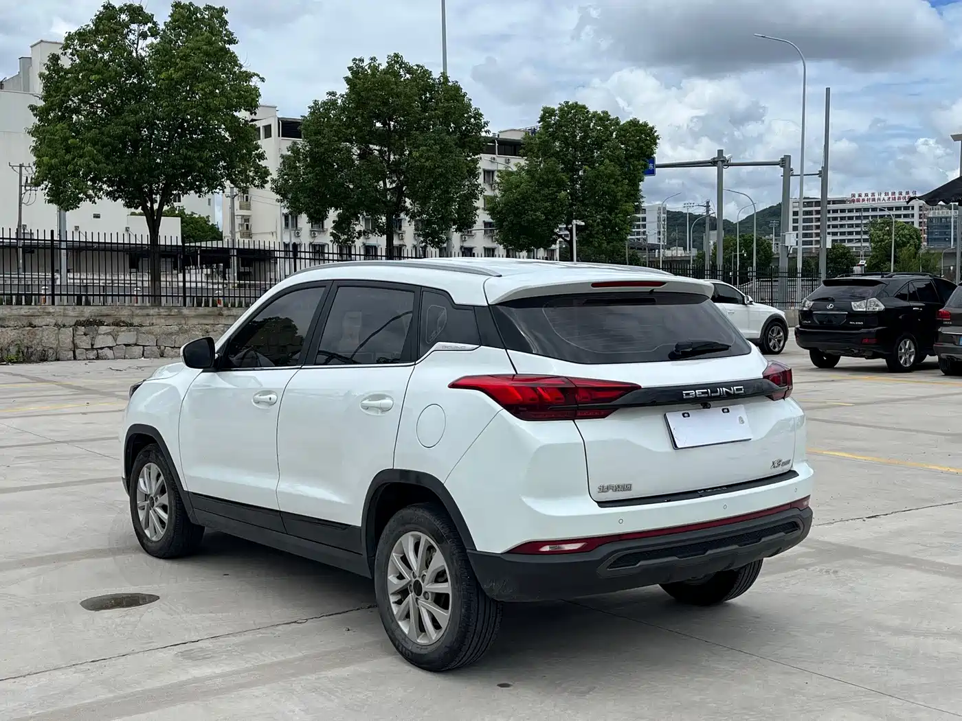 BAIC Beijing X3 2022 2021 1.5T CVT Glory