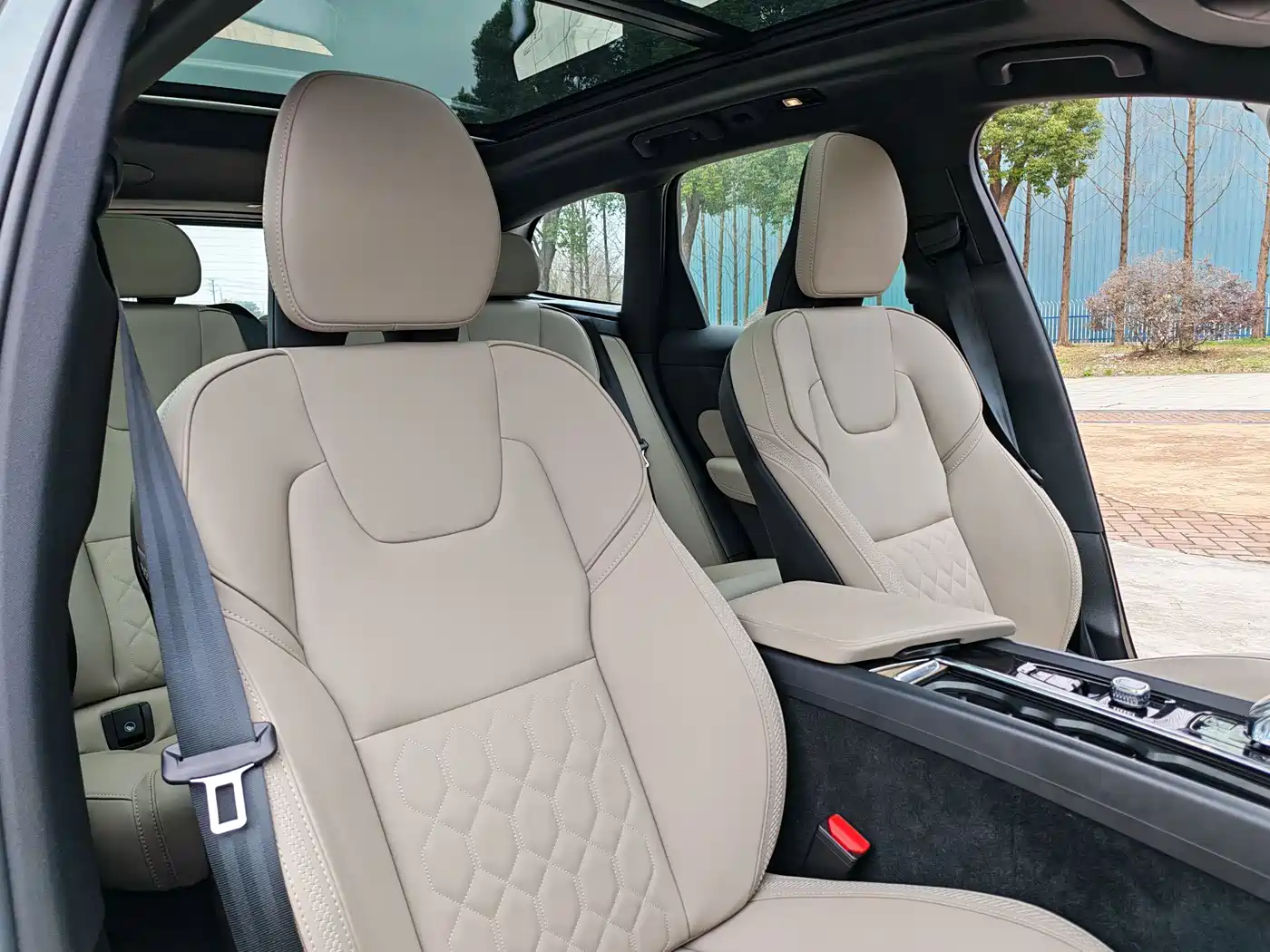 Volvo XC60 2026 B5 AWD Zhiyuan Sport Edition фото 38