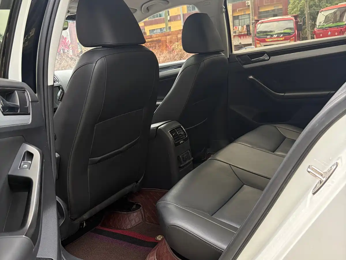 Volkswagen Sagitar 2018 180TSI DSG Premium Edition фото 7