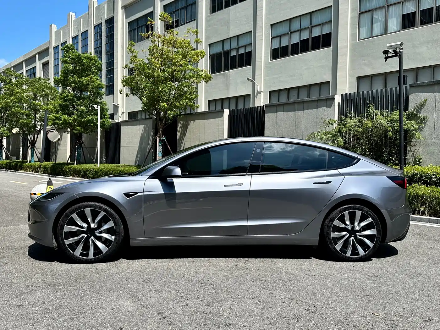 Tesla Model 3 2025 Long Range All-Wheel Drive фото 15