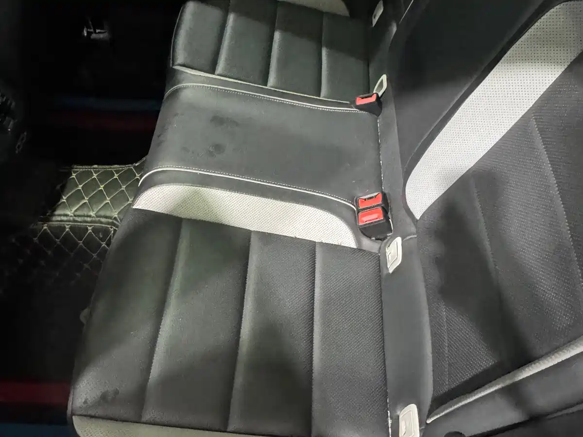 VOLKSWAGEN T-ROC EXPLORING SONGS