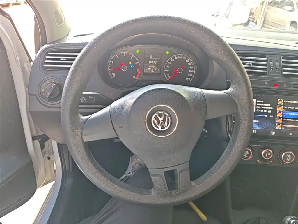 Volkswagen Polo 2018 1.5L Manual Safe Drive фото 11