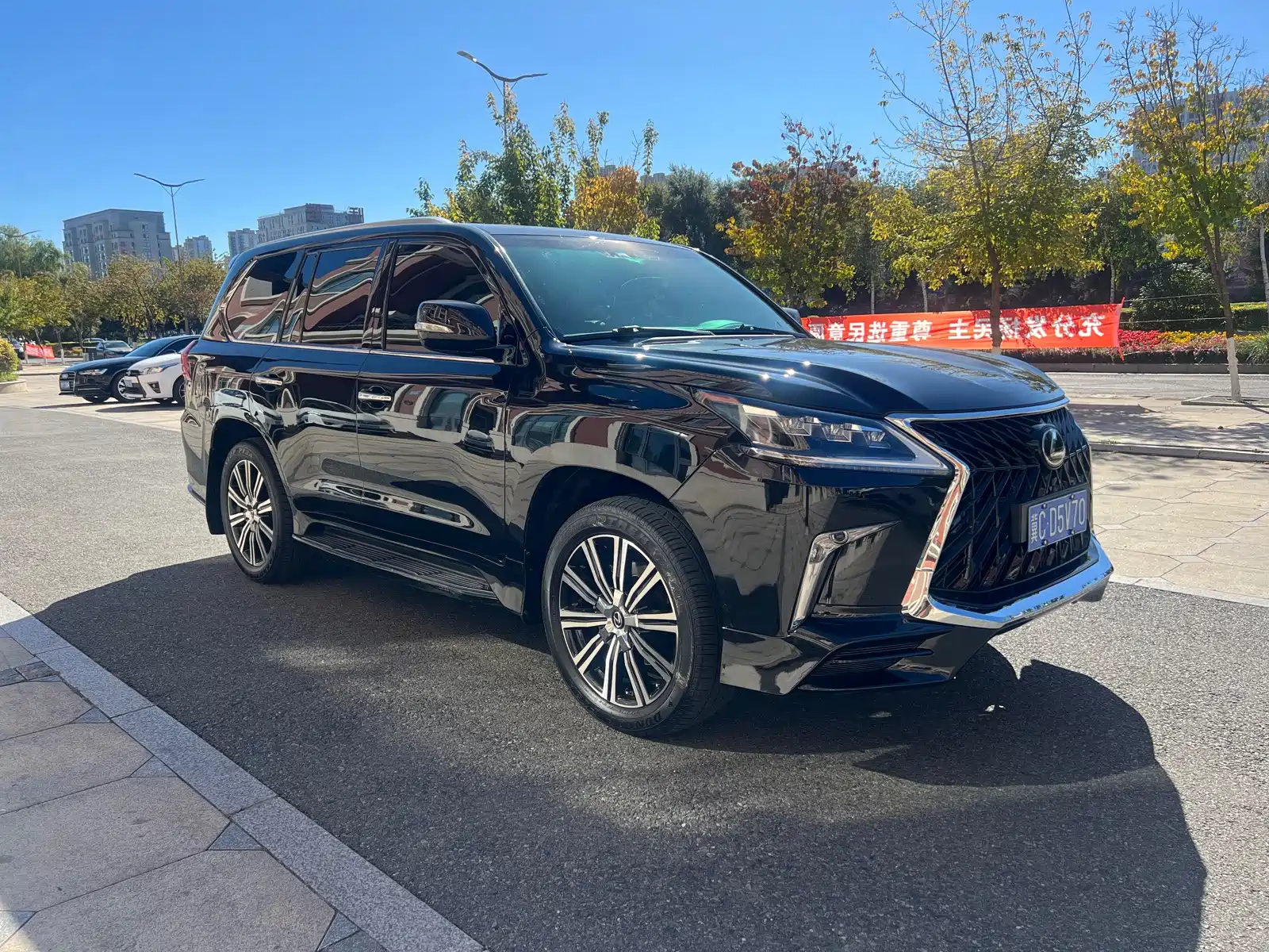 Фото 6 - Lexus LX