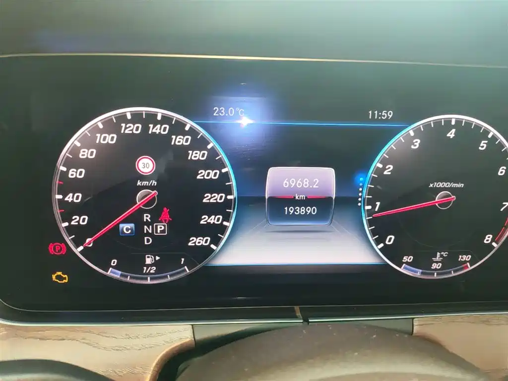 Mercedes-Benz E-Class 2016 E 300 L Fashion Type фото 12
