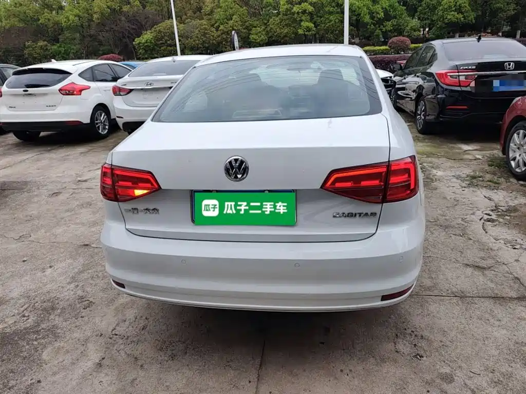 Volkswagen Sagitar 2018 1.6L Automatic Comfort фото 6