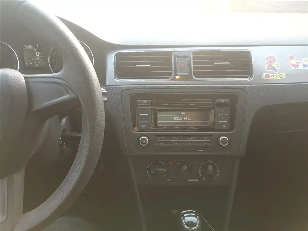Škoda Skoda Rapid Spaceback 2014 1.6L Automatic Joy Edition фото 13