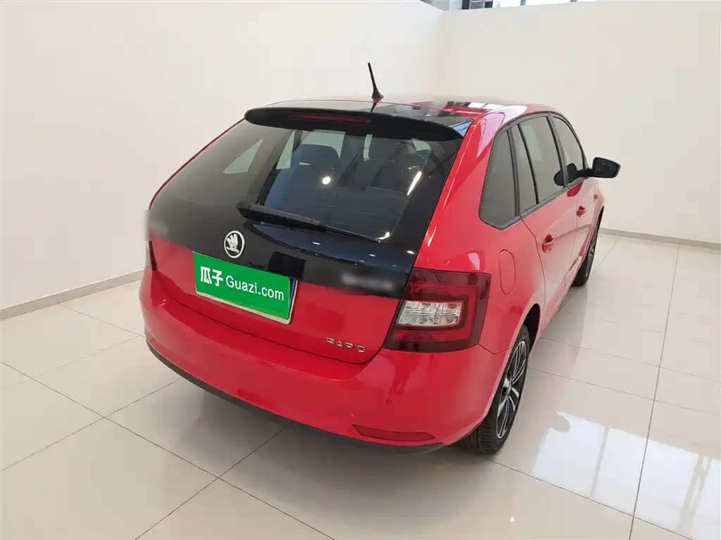 Škoda Skoda Rapid Spaceback 2014 1.6L Automatic Joy Edition фото 7