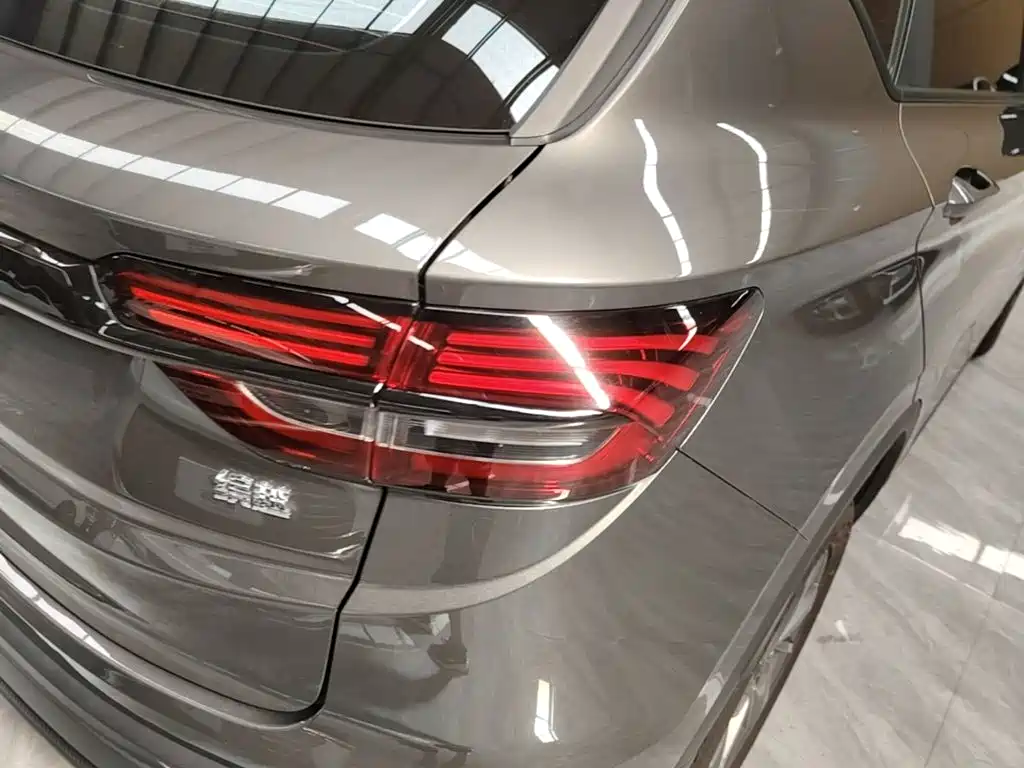 Фото 8 - Geely Coolray